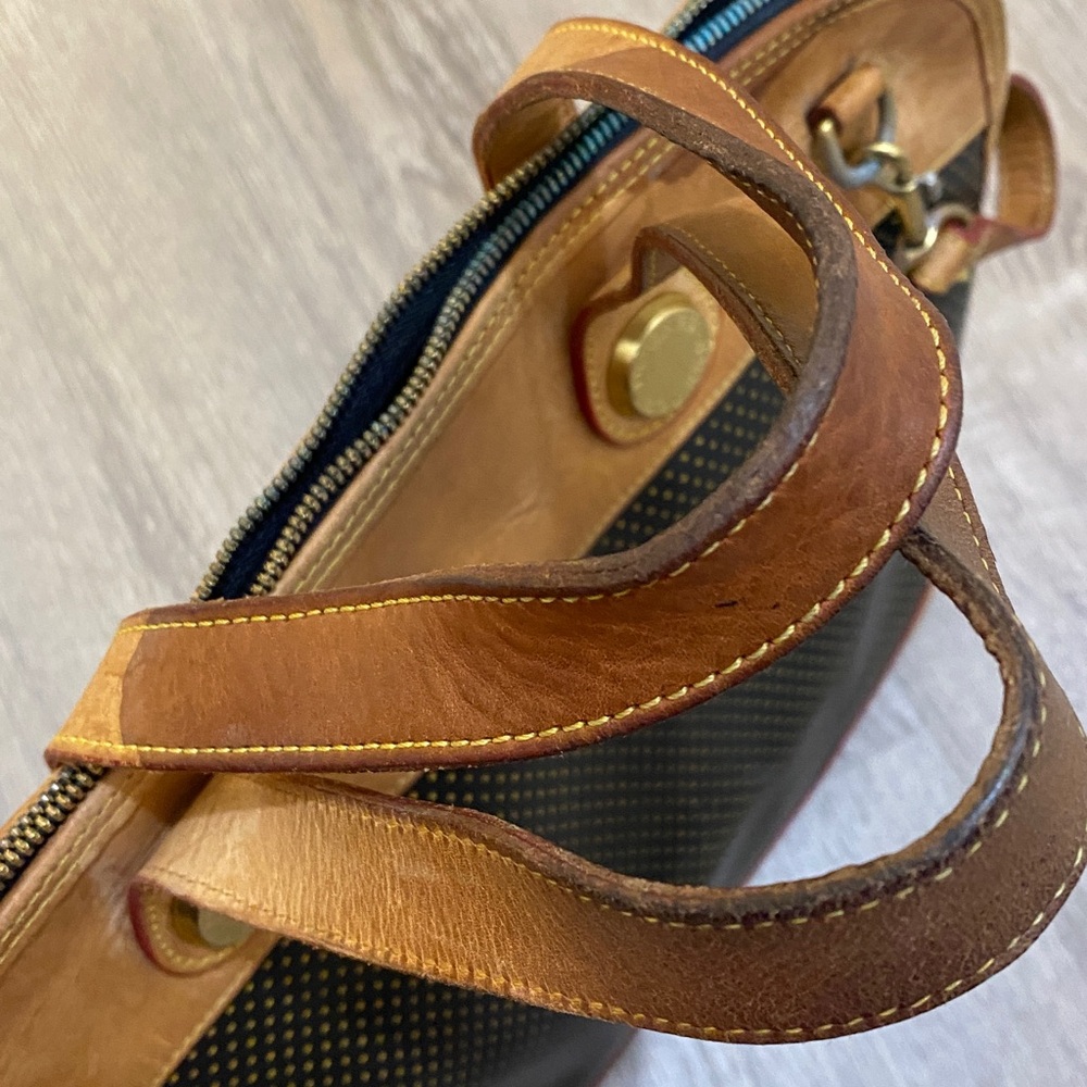 Dooney & Bourke - image 8